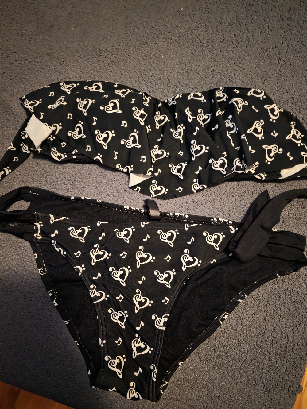 Hot Topic Black Bandeau Bikini Set with White Music Note & Heart Print